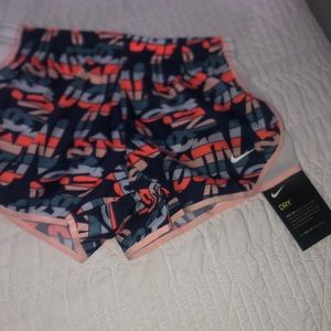 i’m selling nike standard fit dry shorts!!